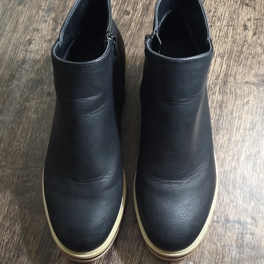 TINSTREE Black‎ Platform Ankle Boots with Gold Trim - Women Sz 9
